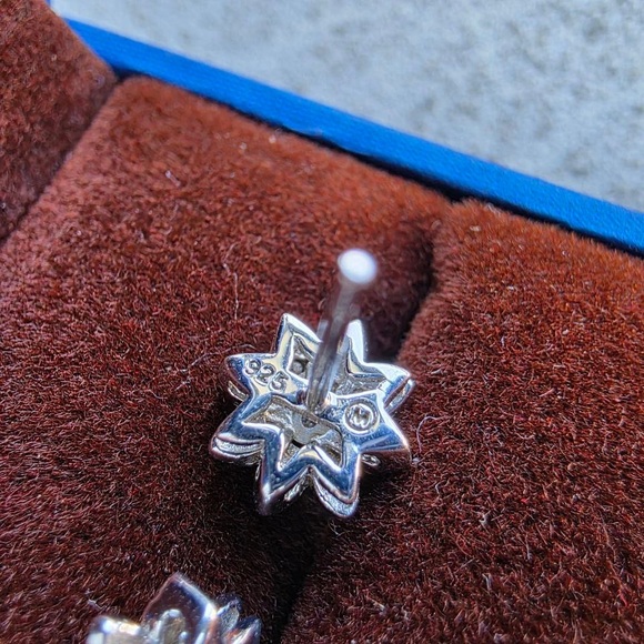Macy’s Diamond Flower Stud Earrings 1/10 ct. t.w. in 925 Sterling Silver - Picture 4 of 7